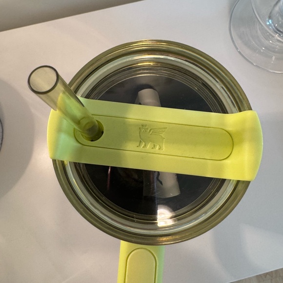 Stanley x CALIA Quencher H2.0 Tumbler 40 oz Pale Yellow Green Flowstate Straw - Picture 4 of 5